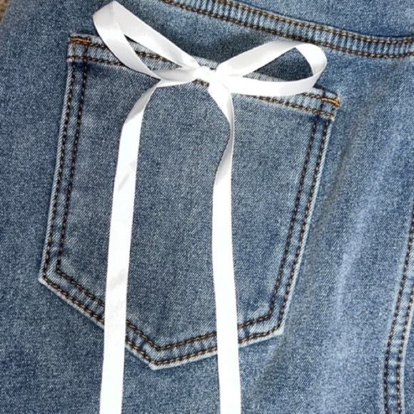 Y2K Denim Mini Skirt with White Bow Detail – Size L (US 8/10) - Picture 3 of 5